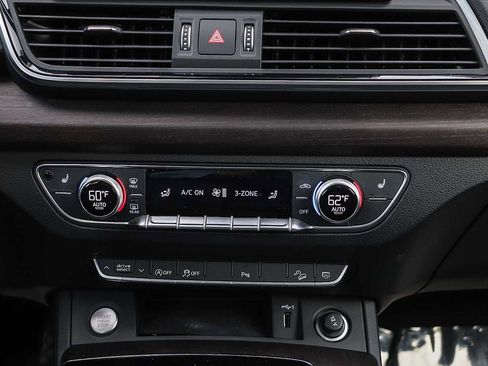 Used 2023 Audi Q5 2.0T Premium w/ Convenience Package AWD/4WD image 18