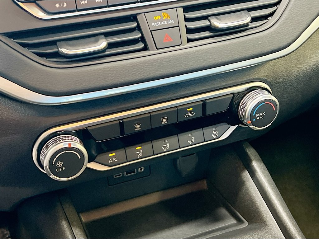 Used 2025 Nissan Altima 2.5 S FWD image 15