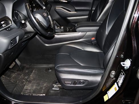 Used 2021 Toyota Highlander XLE image 32