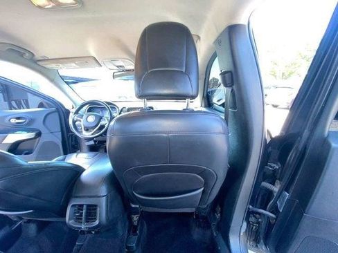 Used 2018 Jeep Cherokee Overland AWD/4WD image 28
