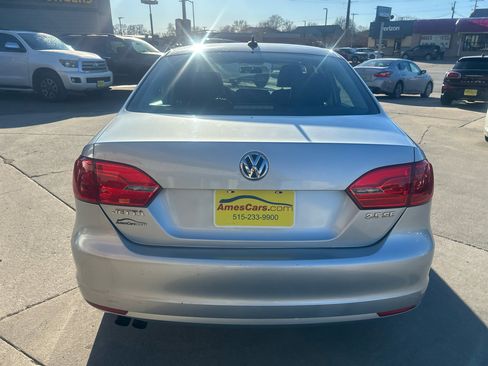 Used 2013 Volkswagen Jetta SE image 4