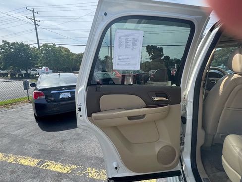 Used 2011 Chevrolet Tahoe LTZ image 12