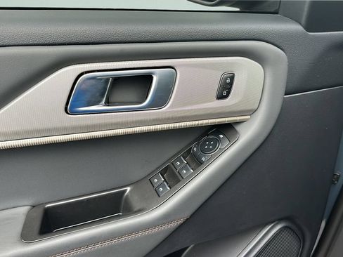 Used 2025 Ford Explorer Active w/ Active Comfort Package RWD image 23
