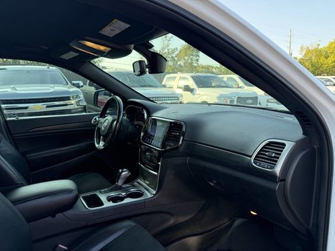 Used 2020 Jeep Grand Cherokee Altitude RWD image 9