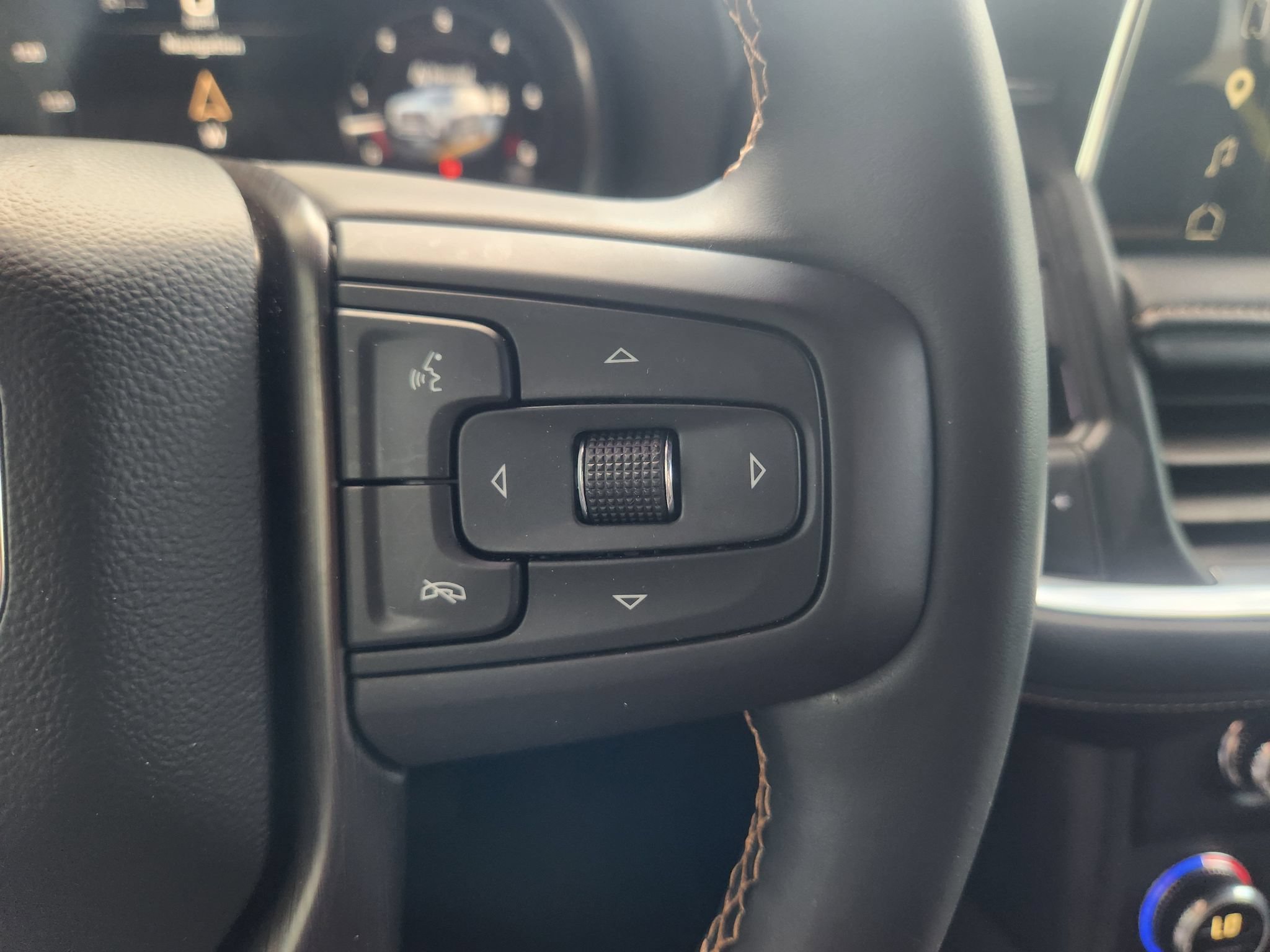 Used 2024 GMC Yukon AT4 w/ Technology Package AWD/4WD image 28