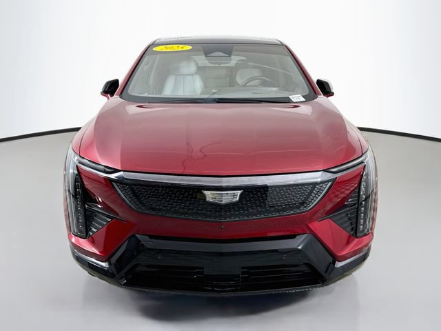 Used 2025 Cadillac Optiq Sport 2 w/ LPO, Floor Liner Package AWD/4WD image 2