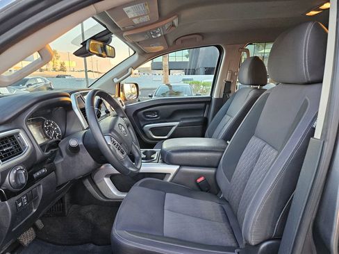 Used 2021 Nissan Titan SV w/ SV Convenience Package AWD/4WD image 12