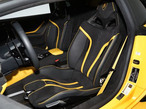 Used 2023 Lamborghini Huracan Tecnica RWD image 11