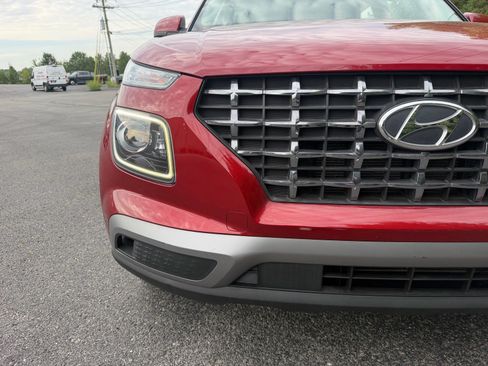 Used 2024 Hyundai Venue Limited FWD image 6