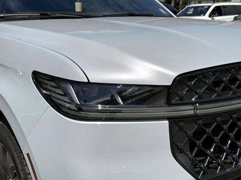 New 2025 Lincoln Navigator L Reserve w/ Jet Appearance Package image 9