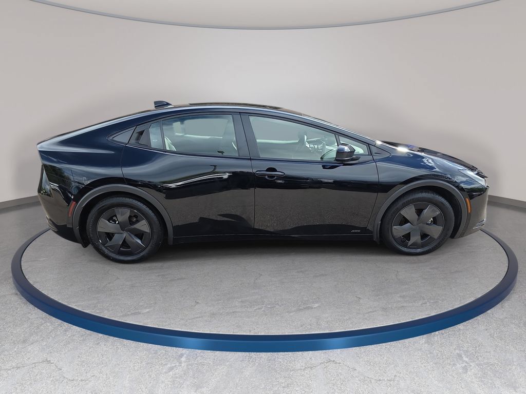 Used 2024 Toyota Prius LE AWD/4WD image 5