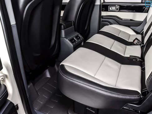 Used 2025 INEOS Grenadier Fieldmaster Edition image 16