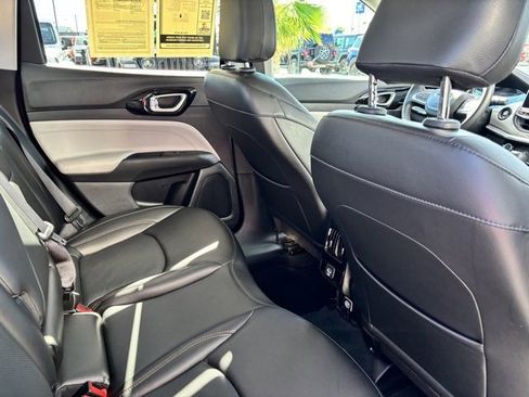 Used 2022 Jeep Compass Limited image 18