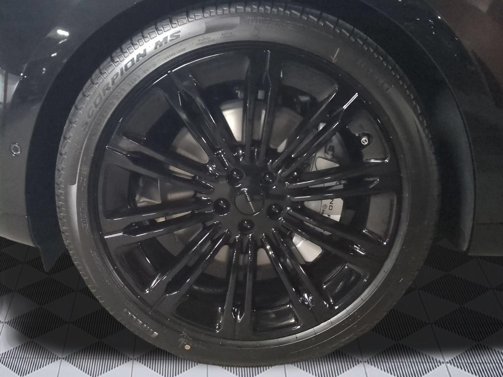 New 2026 Land Rover Range Rover Long Wheelbase SE AWD/4WD image 9