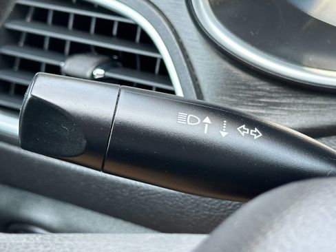 Used 2016 Chrysler 200 Limited image 29