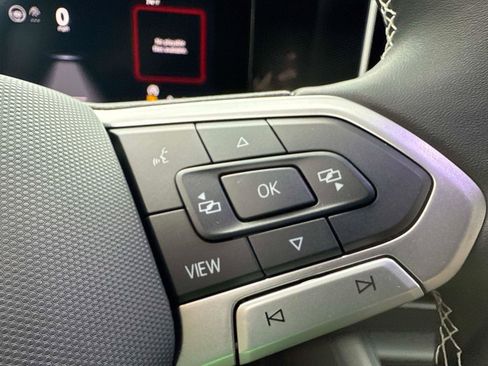 New 2025 Volkswagen Tiguan SE image 26