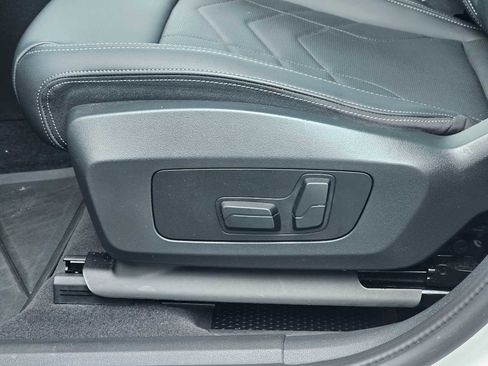 Used 2025 BMW X2 xDrive28i w/ Technology Package image 32