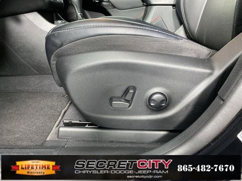 Used 2023 Jeep Cherokee Altitude Lux image 13