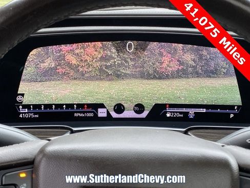 Used 2021 Cadillac Escalade Premium Luxury w/ LPO, Illumination Package image 22