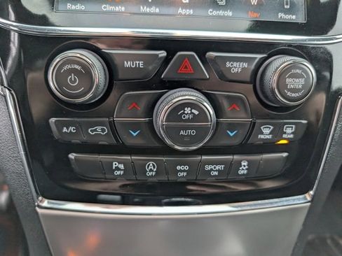 Used 2019 Jeep Grand Cherokee Limited image 16