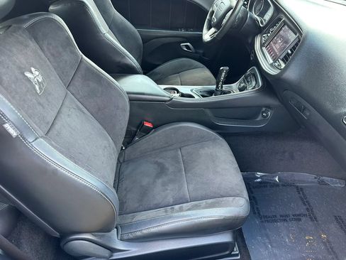 Used 2017 Dodge Challenger R/T Scat Pack w/ Leather Interior Group RWD image 13