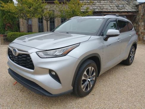Used 2020 Toyota Highlander XLE image 8