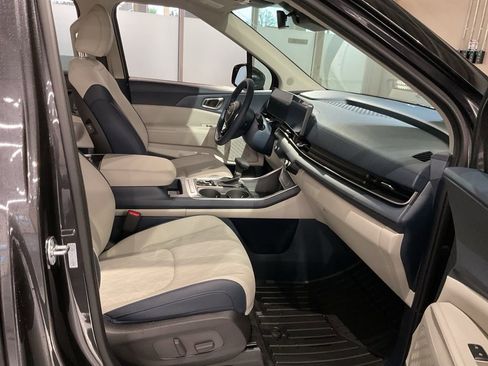 New 2026 Kia Carnival EX FWD image 23