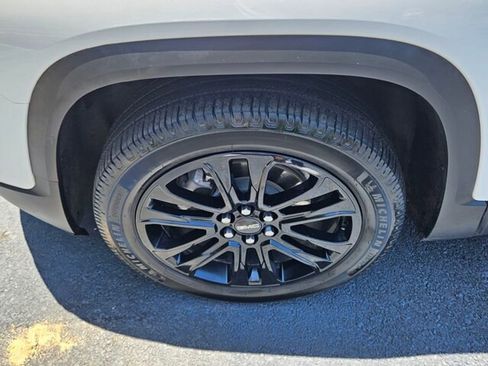 Used 2023 GMC Acadia SLT w/ Elevation Edition image 21