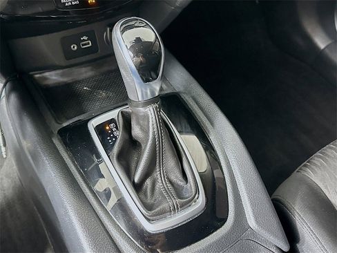 Used 2019 Nissan Rogue S image 16