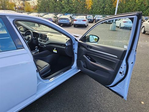 New 2025 Nissan Altima 2.5 SR image 25