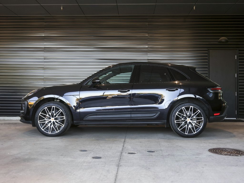 Certified 2026 Porsche Macan AWD/4WD image 2