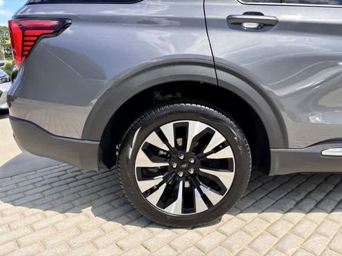 Used 2025 Ford Explorer Platinum w/ LUX Leather Package image 9