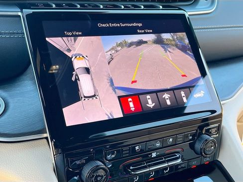 New 2025 Jeep Grand Cherokee Limited w/ Luxury Tech Group II image 14