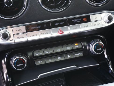 Used 2021 Kia Stinger GT2 image 21