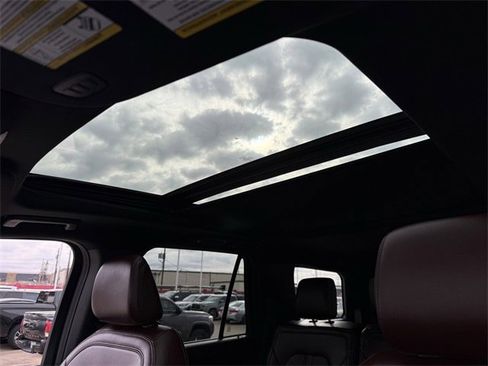 Used 2024 Ford Expedition Limited image 27