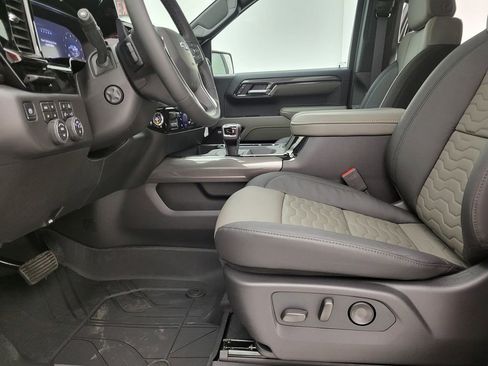 New 2026 Chevrolet Silverado 1500 ZR2 image 4