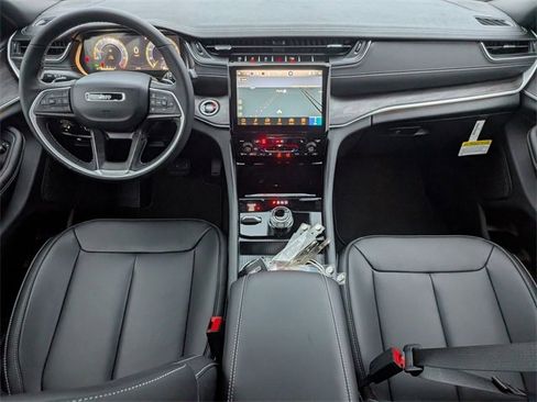 New 2025 Jeep Grand Cherokee Limited image 30