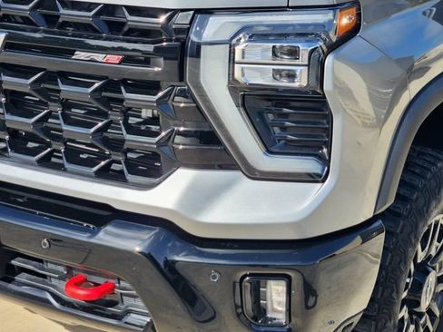 Used 2025 Chevrolet Silverado 2500 ZR2 w/ Technology Package AWD/4WD image 9