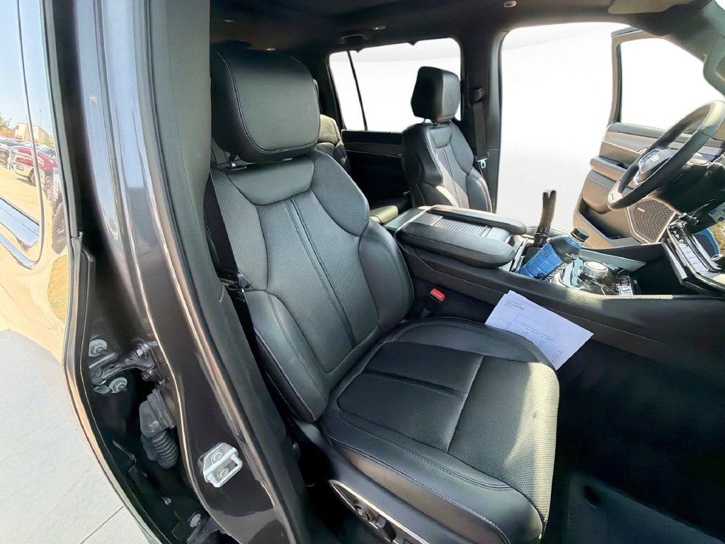 Certified 2023 Jeep Wagoneer Series II RWD image 28