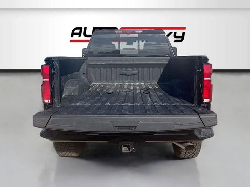 Used 2025 Chevrolet Silverado 2500 ZR2 w/ Technology Package AWD/4WD image 26