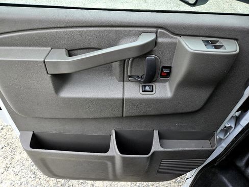 Used 2021 Chevrolet Express 3500 w/ Power Convenience Package image 12