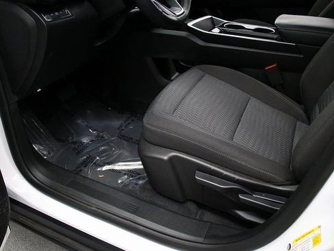 Certified 2025 Chevrolet Equinox LT w/ Safety and Technology Package image 25