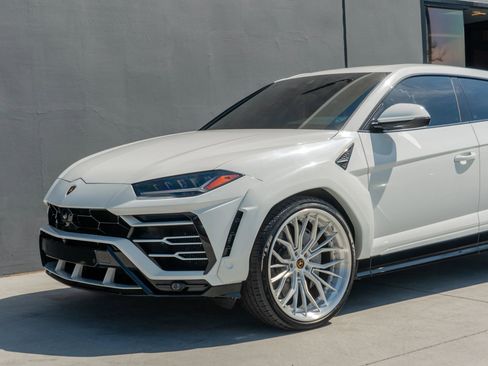 Used 2019 Lamborghini Urus Sport Utility 4D image 20