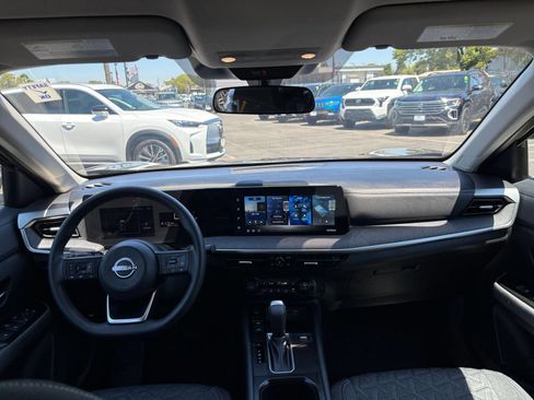 Used 2026 Nissan Kicks SV w/ Cold Weather Package FWD image 32