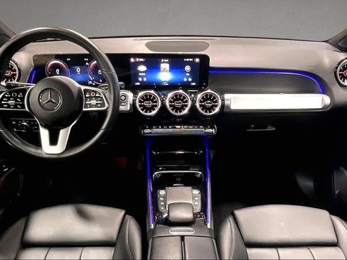 Used 2023 Mercedes-Benz GLB 250 4MATIC w/ Premium Package image 8