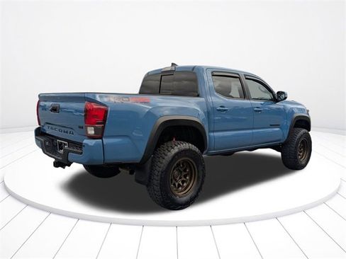 Used 2019 Toyota Tacoma TRD Off-Road image 3