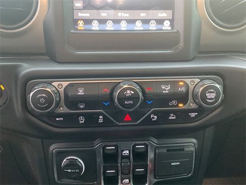 Certified 2021 Jeep Gladiator Sport image 32