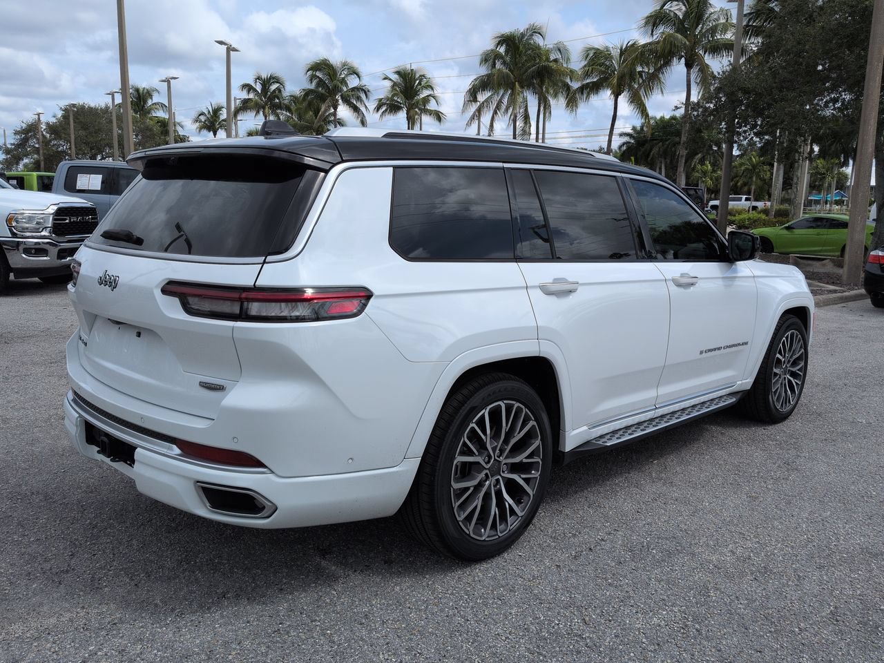 Used 2022 Jeep Grand Cherokee L Summit AWD/4WD image 5