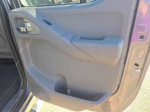 Used 2018 Nissan Frontier SV image 15