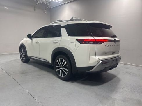 Used 2024 Nissan Pathfinder Platinum FWD image 9